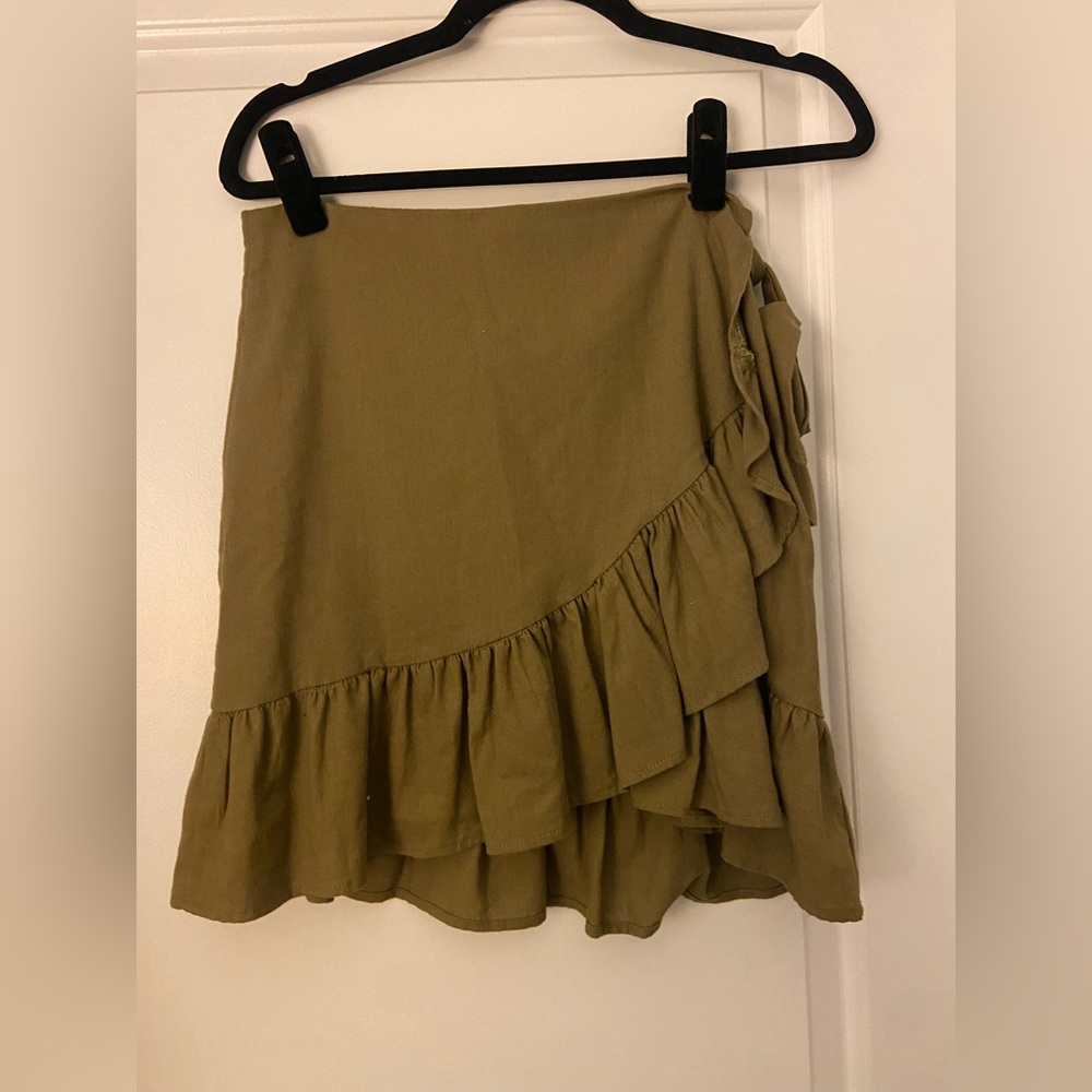 Ivivi Olive green ruffle side-tie skirt. Size L. Bought from a boutique